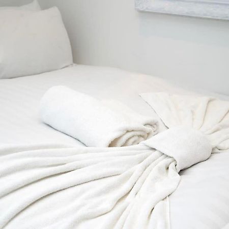 Cozy Single Level Flat With Parking Apartamento Enfield Exterior foto
