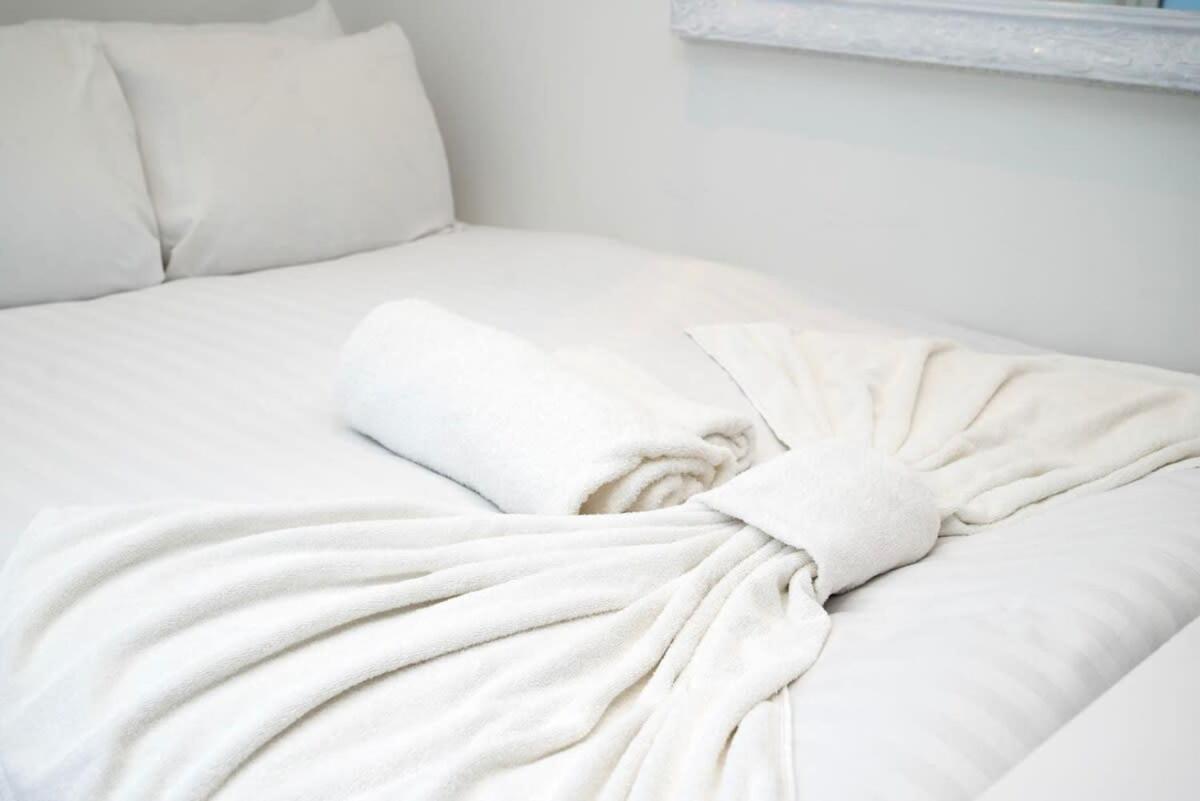 Cozy Single Level Flat With Parking Apartamento Enfield Exterior foto