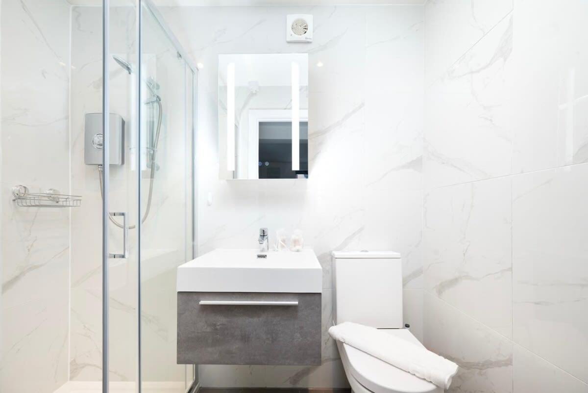 Cozy Single Level Flat With Parking Apartamento Enfield Exterior foto