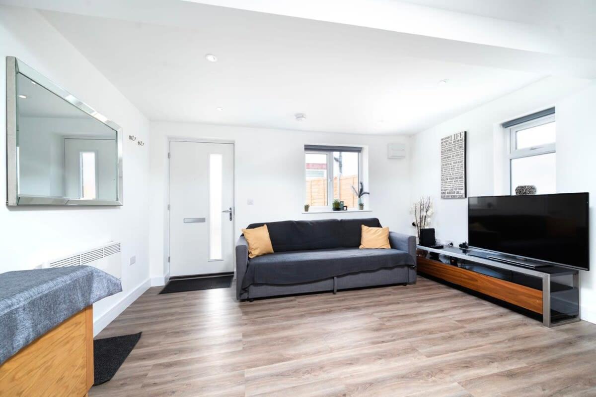 Cozy Single Level Flat With Parking Apartamento Enfield Exterior foto
